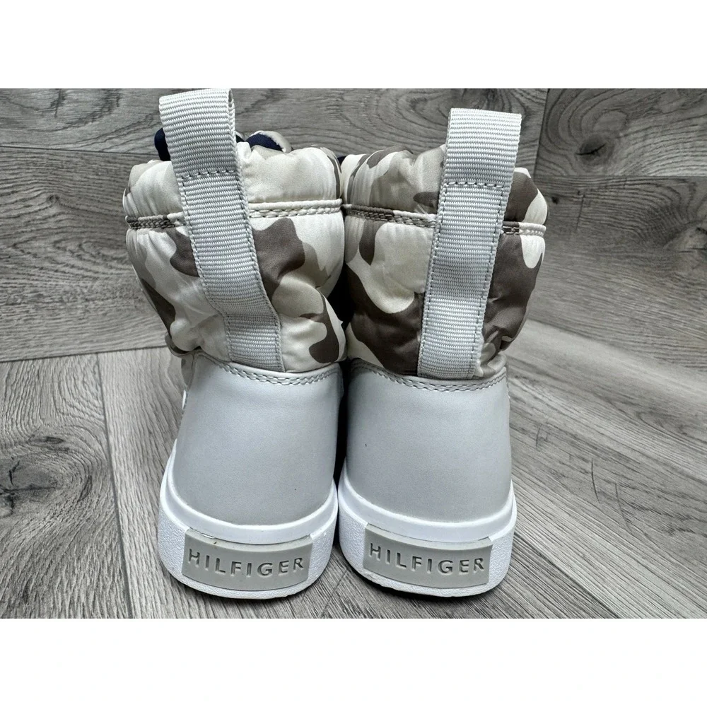 Women's Tommy Hilfiger Camo Waterproof Snow Boots Size 6 M